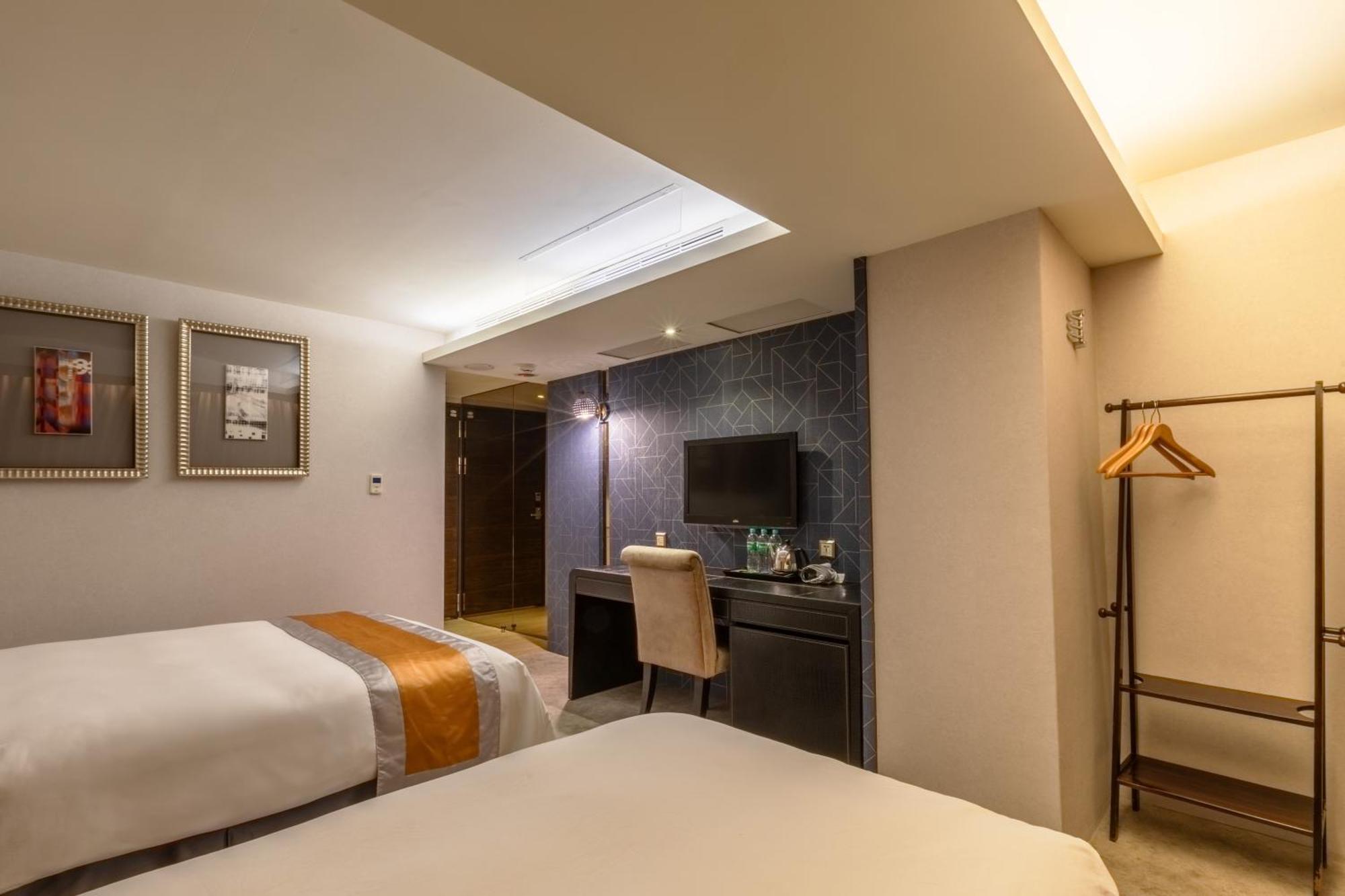 Ren Mei Fashion Hotel Тайджун Стая снимка