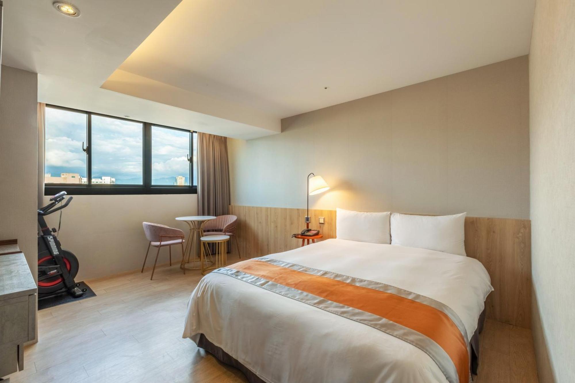 Ren Mei Fashion Hotel Тайджун Екстериор снимка