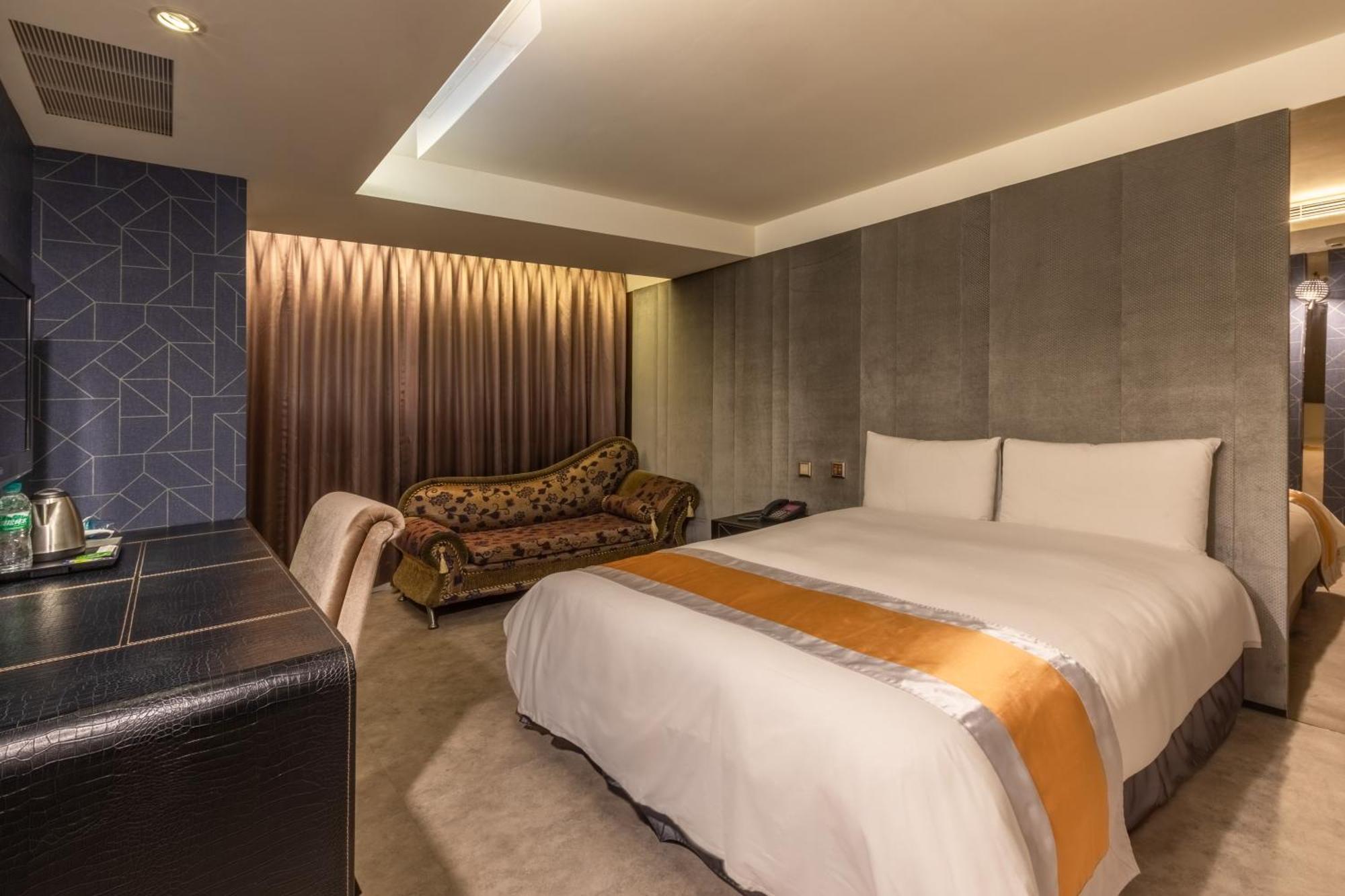 Ren Mei Fashion Hotel Тайджун Екстериор снимка