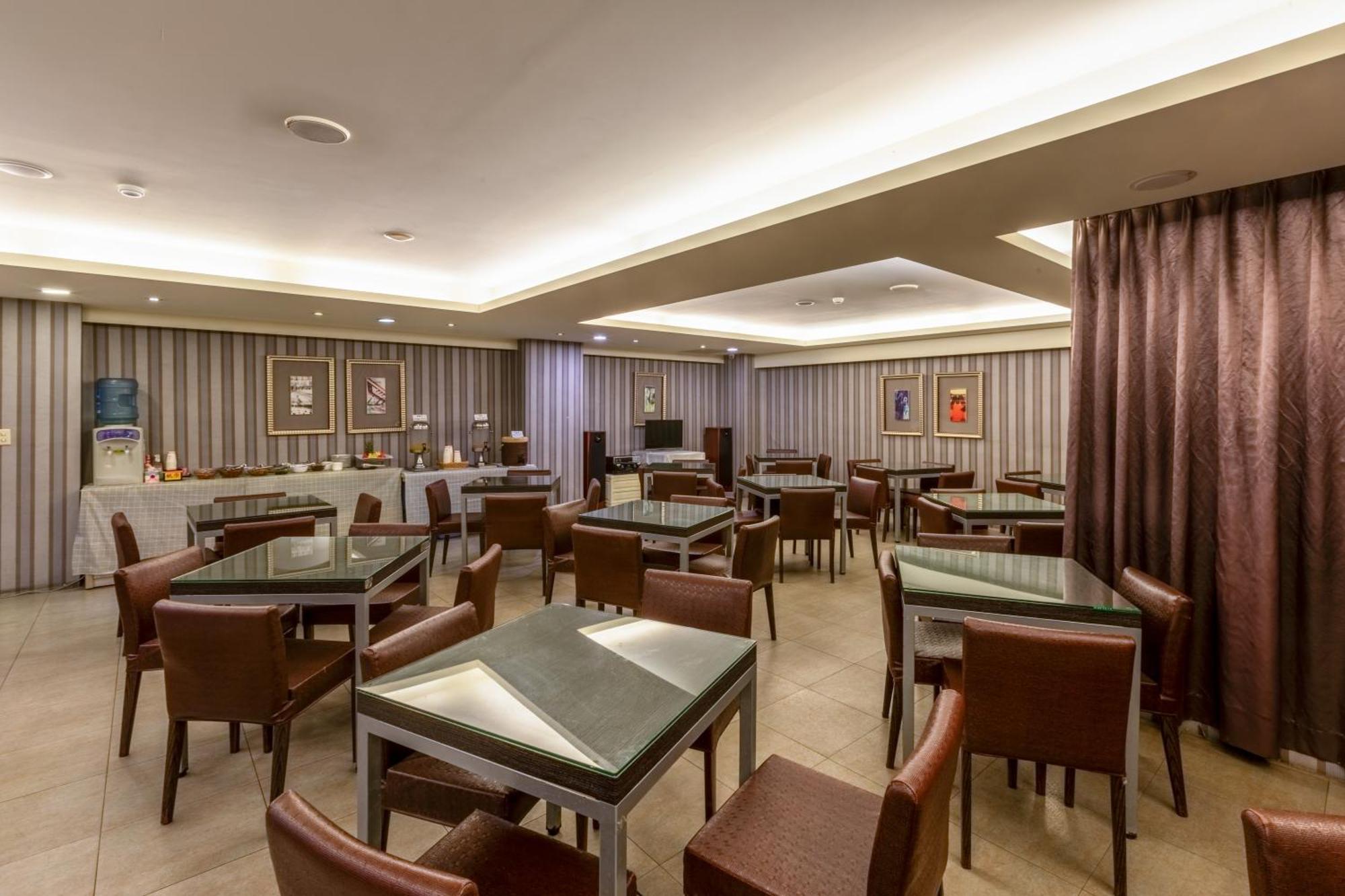 Ren Mei Fashion Hotel Тайджун Екстериор снимка