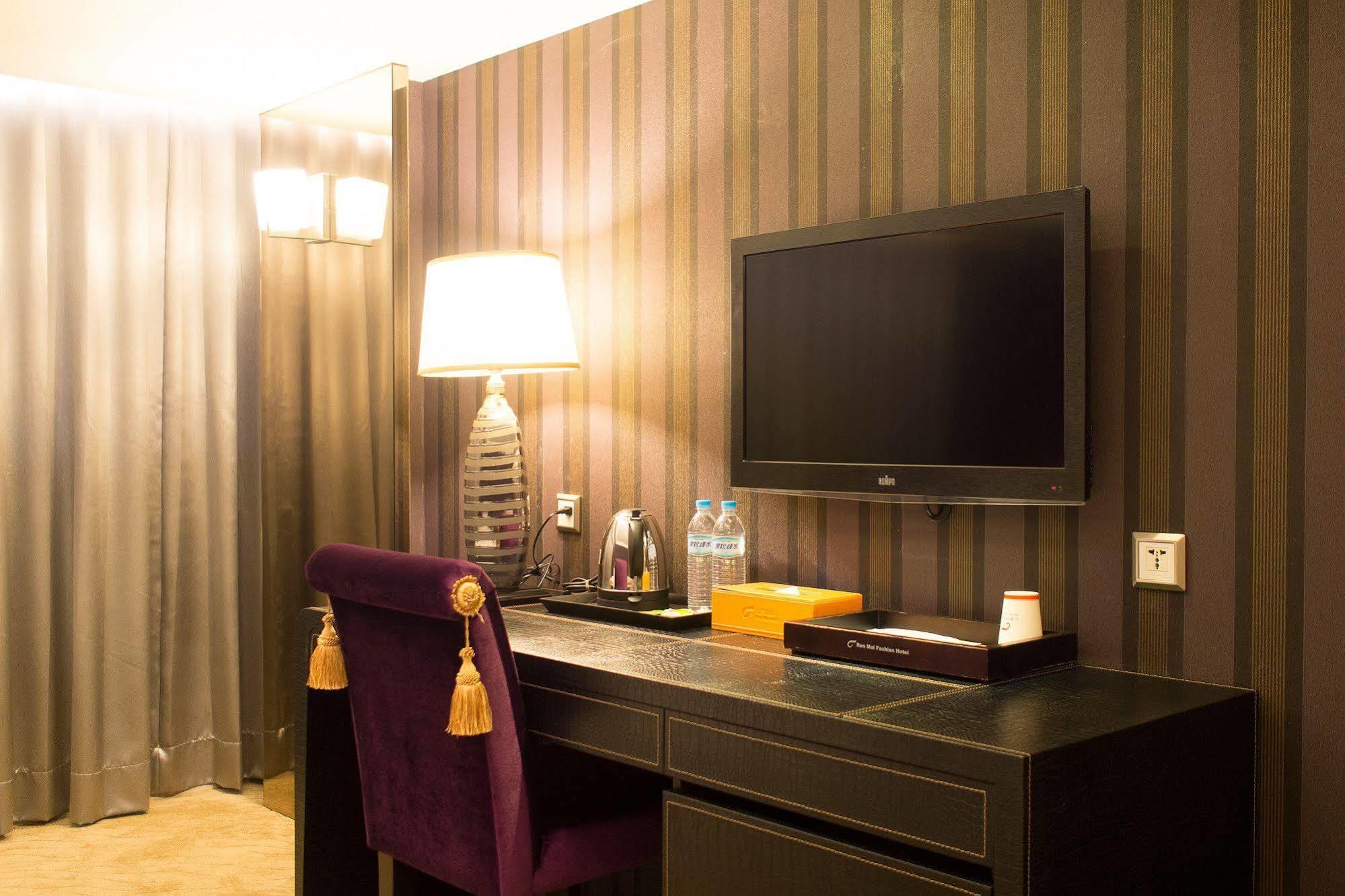 Ren Mei Fashion Hotel Тайджун Екстериор снимка